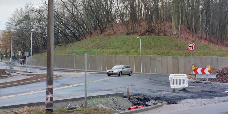 Jedziemy już wyremontowanym odcinkiem Słowiańskiej