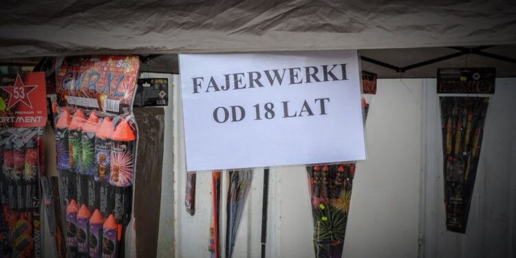 Policja i strażacy kontrolują fajerwerki