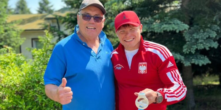 Do Paryża Wiktor Głazunow płynie z trenerem Markiem Zacharą