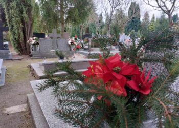 Gorzowianie odwiedzają groby bliskich