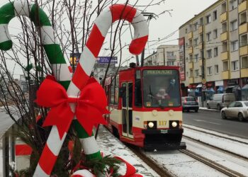 Na gorzowskie tory wyjechał świąteczny tramwaj