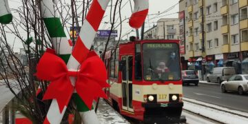 Na gorzowskie tory wyjechał świąteczny tramwaj