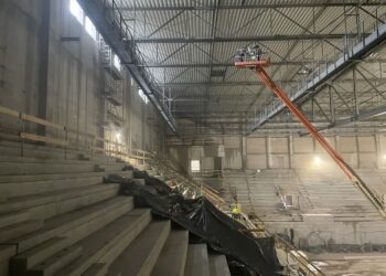 Wykonawca hali sportowej wstrzymał prace i chce rozmawiać o zwiększeniu umowy