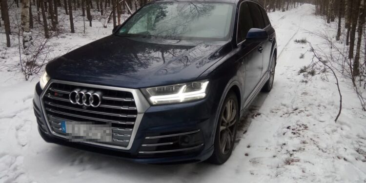 Strażnicy graniczni po pościgu odzyskali audi SQ7 warte 250 tys. zł