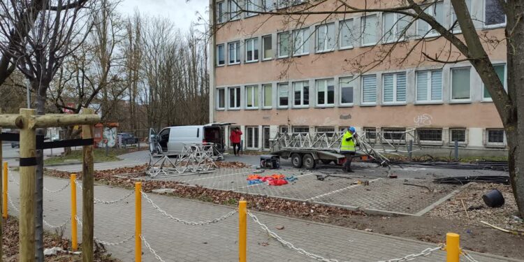 Maszt już zdemontowany