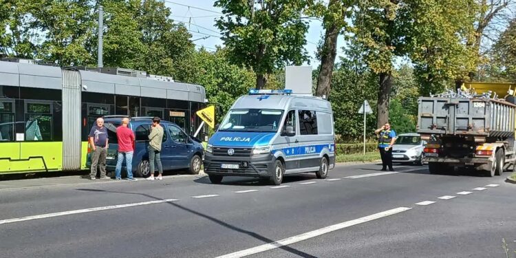 Ponad sto kolizji z udziałem autobusów i tramwajów w 2023 roku