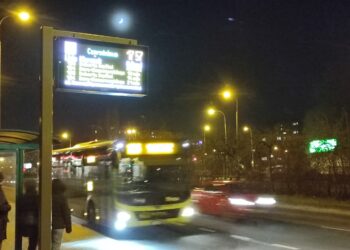 Nowe tablice na przystankach już działają