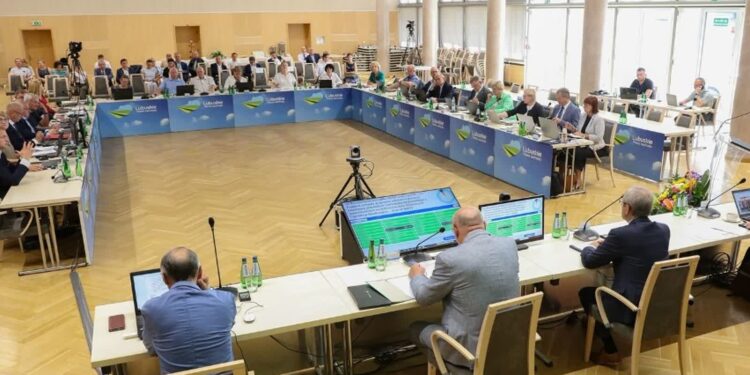 Radni sejmiku przyjęli budżet. Po długim wakacie wybrano też wicemarszałka