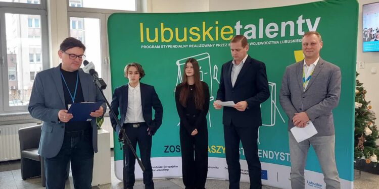 222 uczniów otrzymało stypendia za wybitne osiągnięcia w nauce