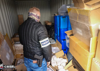 Rozbity gang fałszerzy produktów leczniczych; zlikwidowane 3 fabryki i 6 magazynów