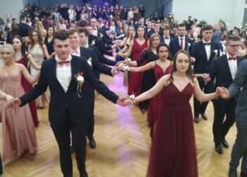 Poloneza czas… poćwiczyć! Jak gorzowskie licea przygotowują się do studniówek?