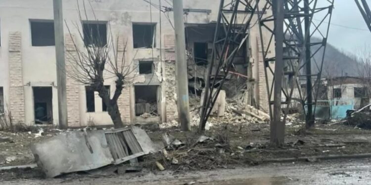 Rosjanie ponownie zabijają cywilów w obwodzie chersońskim; zaatakowali miasteczko modułowe dla uchodźców