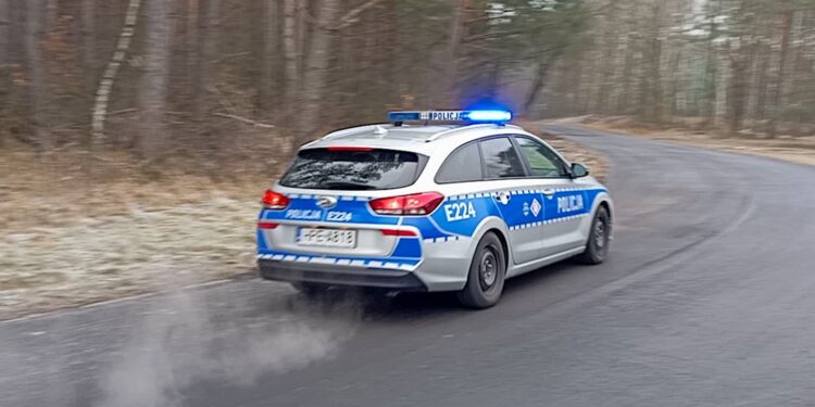 Policjanci wieźli do szpitala pacjentkę na przeszczep serca. W 200 km wyścigu o życie wzięli udział mundurowi z 4 miast