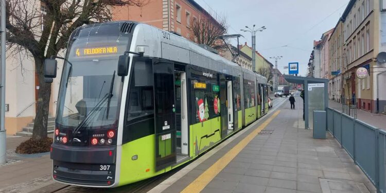 Po 12 latach tramwaje wróciły na ul. Dworcową