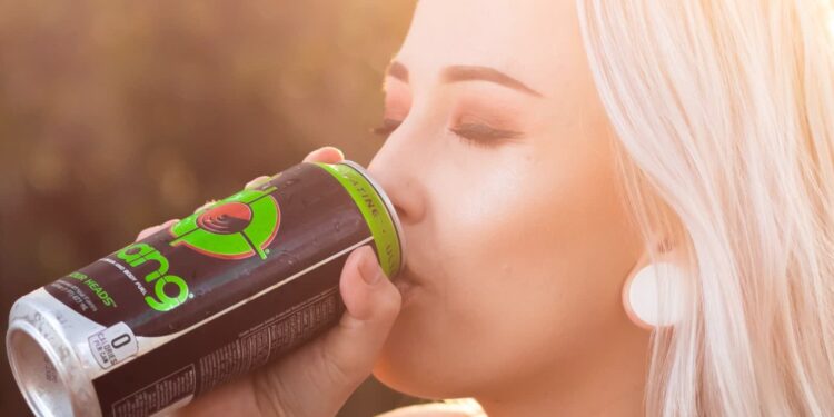 Napoje energetyzujące negatywnie wpływają na zdrowie