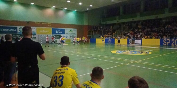 Chrobry za silny dla Stali