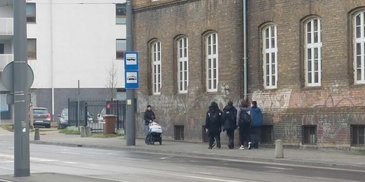 Jest nowy przystanek. Kierowcy nie zwracają na niego uwagi