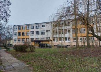 Zwłoki mężczyzny w szkole przy Zamenhofa