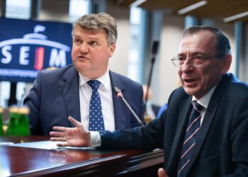 Szef MSWiA o sprawie Kamińskiego i Wąsika: Policja czeka na stosowne polecenie sądu