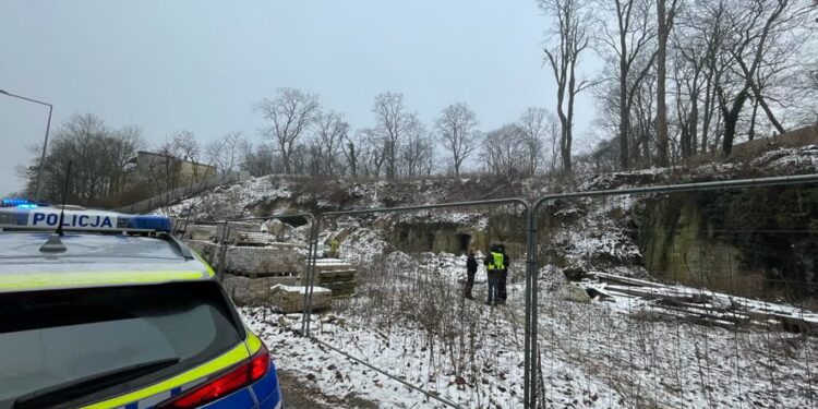 Zarwała się skarpa przy ul. Walczaka w Gorzowie