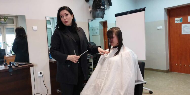 Mistrzyni świata we fryzjerstwie uczyła gorzowską młodzież