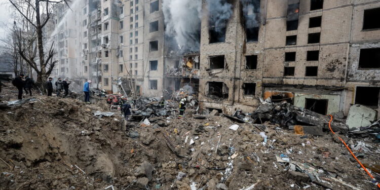 Trwa rosyjski nalot na Kijów; słychać eksplozje