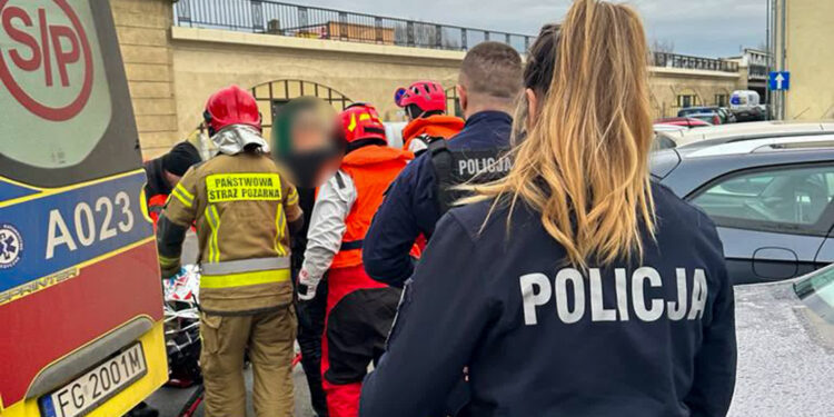 Mężczyzna skoczył z mostu do Warty