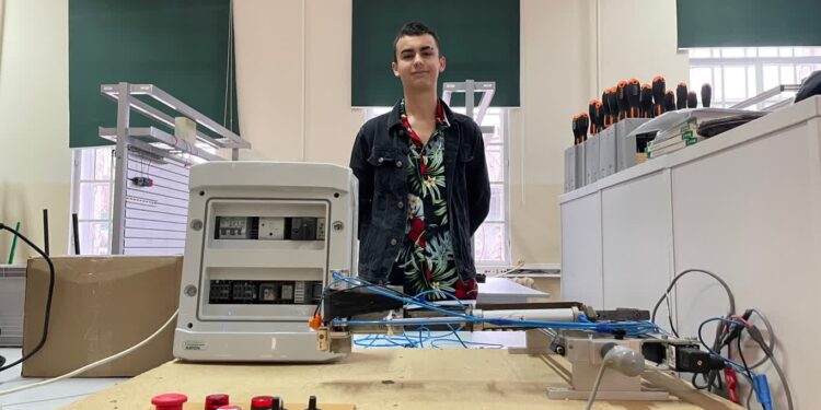 Młodzi zdolni „elektrycy” proszą o wsparcie