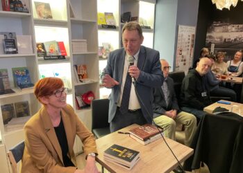 „Przeciw uzbrojonym analfabetom”. Spotkanie autorskie z prof. Janem Majchrowskim