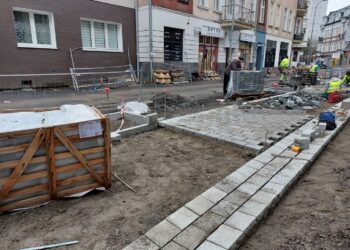 Na Wełnianym Rynku układają nawierzchnię