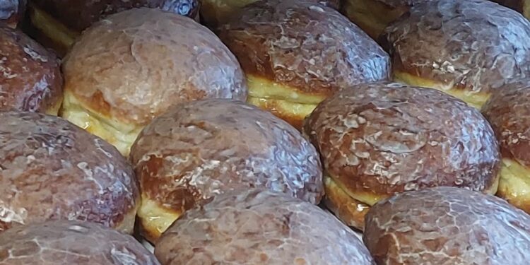Dziś królują pączki. Gorzowianie wierni tradycji