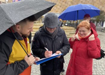 Piotr Wilczewski zbierał podpisy