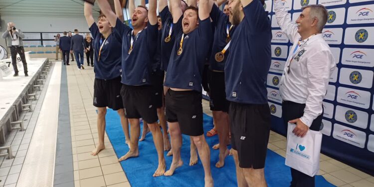 Pierwsze trofeum w „gablocie” Alfy!