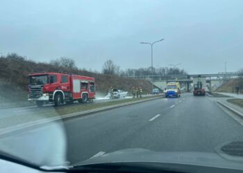 Pożar samochodu na ul. Zawackiej