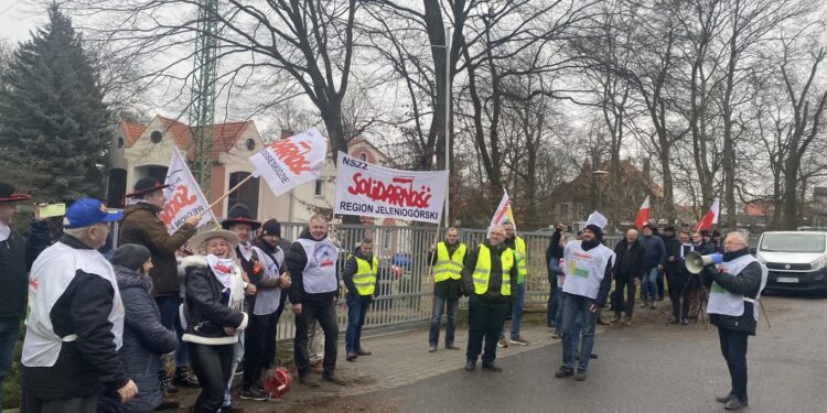 Protest pod siedzibą Radia Zachód