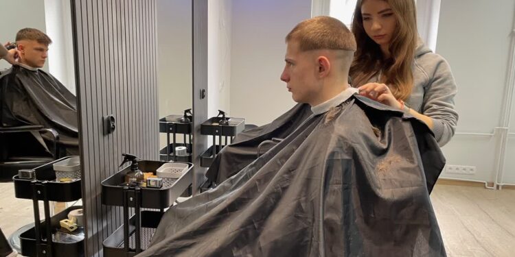 Podcinają, strzygą i modelują w Wojewódzkim Zakładzie Doskonalenia Zawodowego