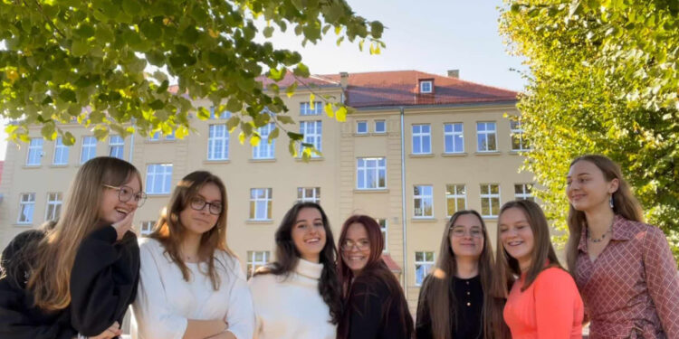 „Projek Ohana”. Gorzowskie licealistki wspierają dzieci z Pogotowia Opiekuńczego