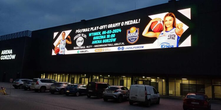 Koszykarki rozpoczynają grę o finał