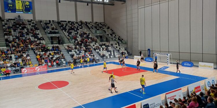 Stal bardzo pewnie zwyciężyła i goni wicelidera