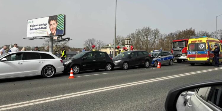 Zderzenie czterech aut na Moście Lubuskim