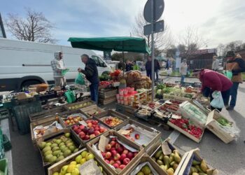 Na straganie w dzień targowy… o podatku VAT na żywność słyszy się rozmowy
