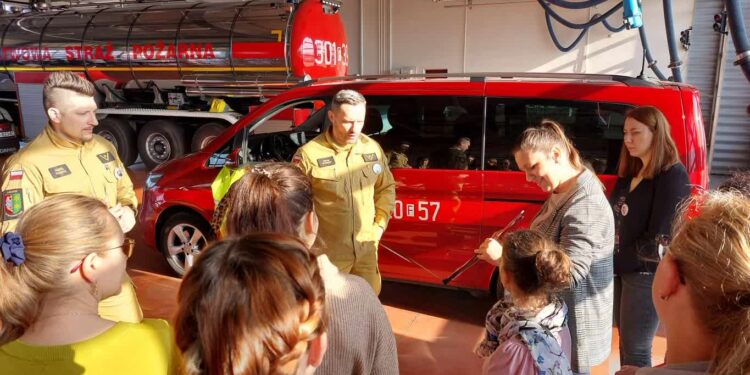 „Strażacy kobietom” z okazji ich święta