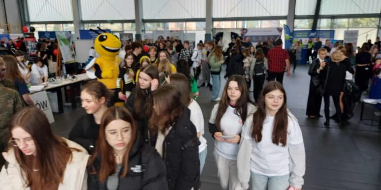 Tłumy uczniów odwiedzają Gorzowskie Targi Edukacyjne