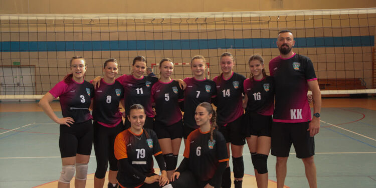 Siatkarki UKS Set dużo się nauczyły w III lidze
