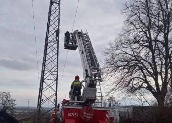 Mężczyzna zszedł po kilku godzinach