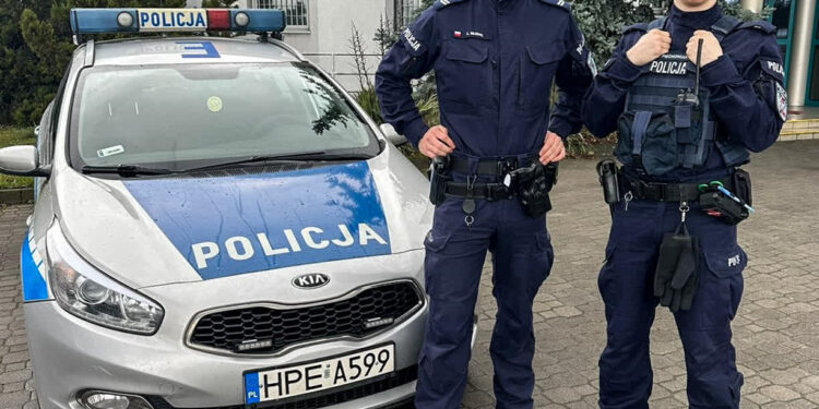 Policjanci uratowali mężczyznę