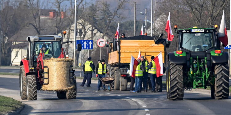 Protesty rolników na S3. Zamknięte węzły, wyznaczone objazdy