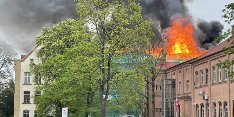 Duży pożar na Teatralnej