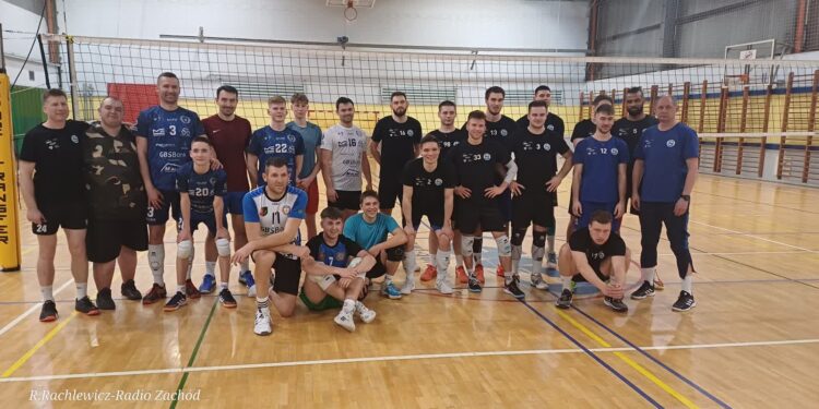 Siatkarze AI Stilonu i Żaka „zagrali” wspólny trening