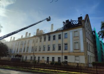 Strażacy wciąż na miejscu pożaru